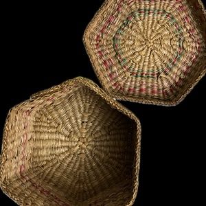 Basket w lid, delicate grass woven, very old red stripe